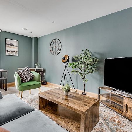 Homely 2 Beds Apt Up To 5 Guests-Wifi By Tent Serviced Apartments 彻特西 外观 照片