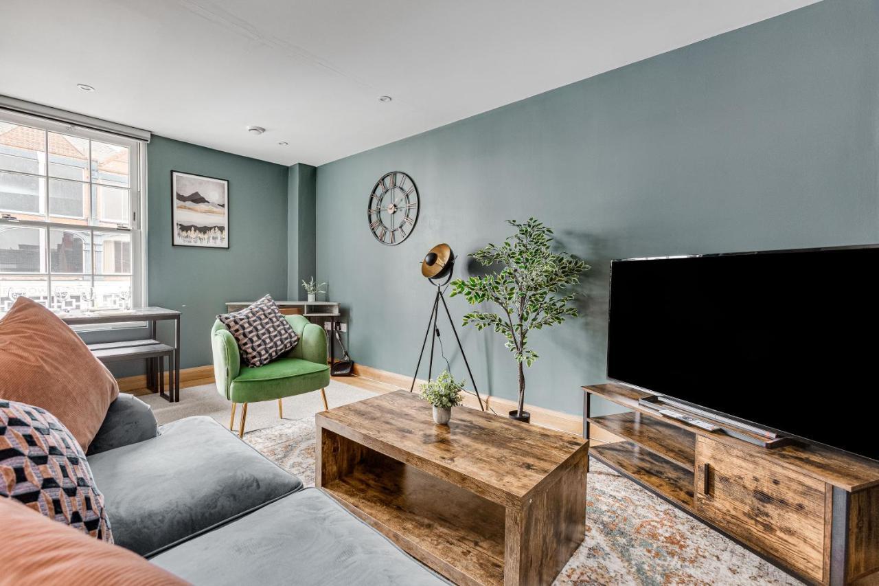 Homely 2 Beds Apt Up To 5 Guests-Wifi By Tent Serviced Apartments 彻特西 外观 照片