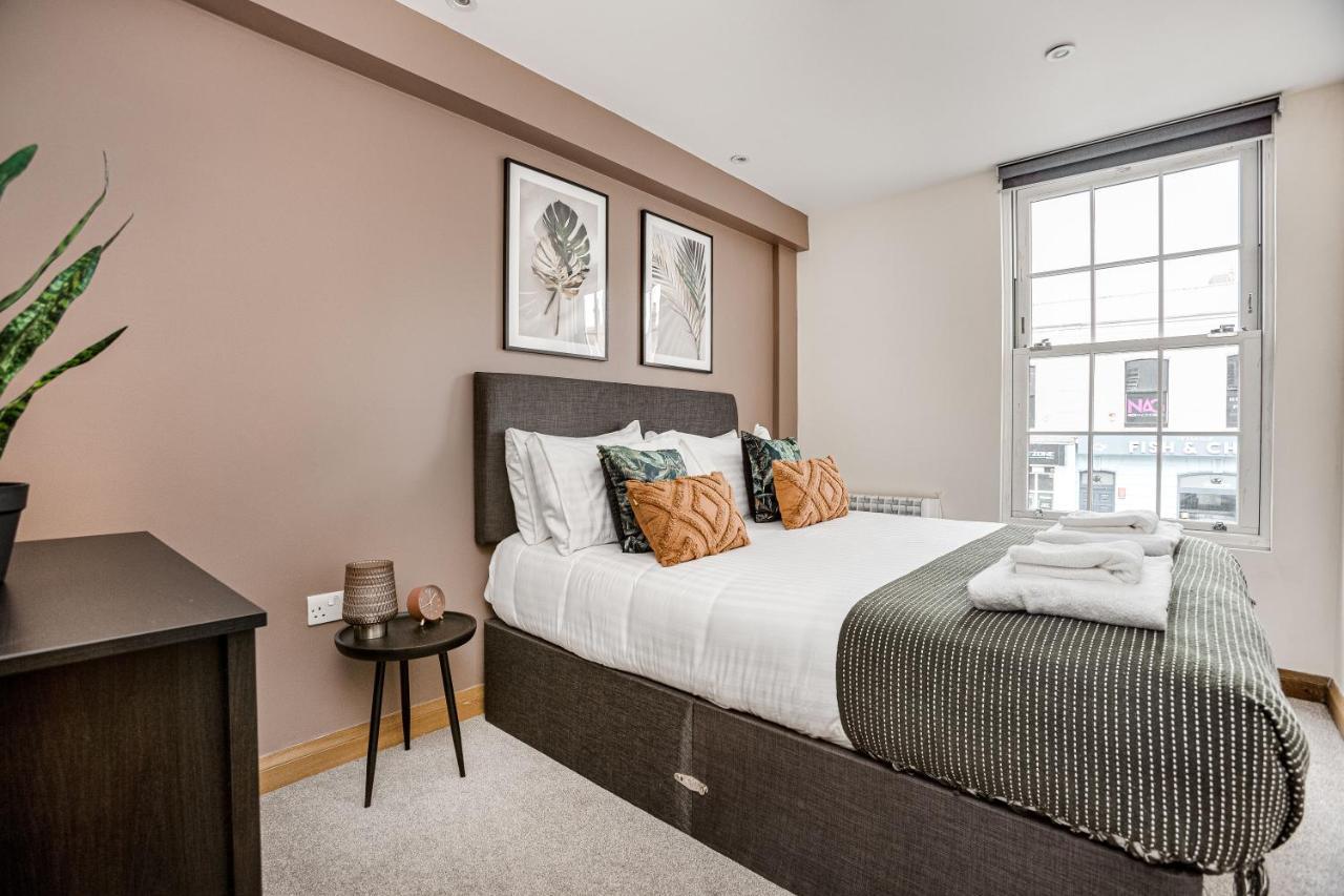Homely 2 Beds Apt Up To 5 Guests-Wifi By Tent Serviced Apartments 彻特西 外观 照片
